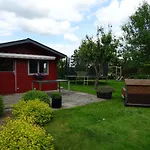 Bei Schuetts - Spiel Und Spass Im Garten Rund Um Eine Moderne Фермерский дом *