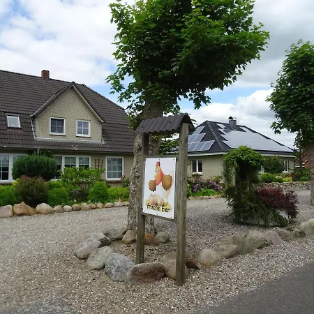 Bei Schuetts - Spiel Und Spass Im Garten Rund Um Eine Moderne Janneby