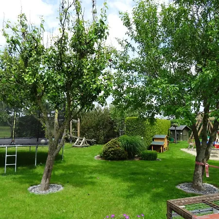 Bei Schuetts - Spiel Und Spass Im Garten Rund Um Eine Moderne Janneby