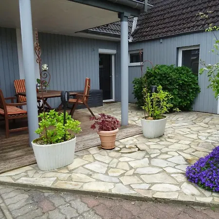 Bei Schuetts - Spiel Und Spass Im Garten Rund Um Eine Moderne Janneby