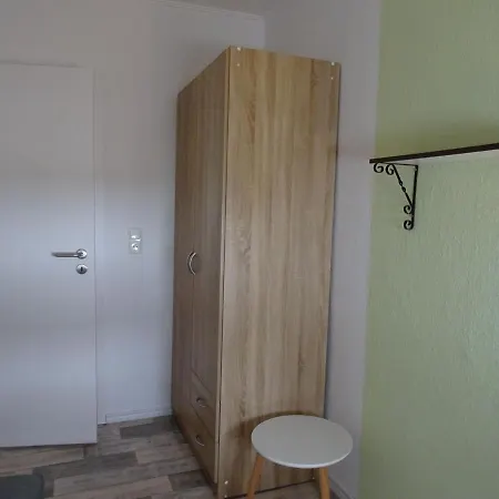 Bei Schuetts - Spiel Und Spass Im Garten Rund Um Eine Moderne Bauernhof Janneby