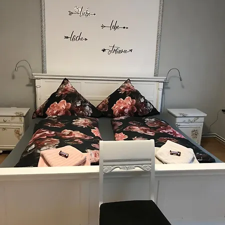 Bei Schuetts - Spiel Und Spass Im Garten Rund Um Eine Moderne Bauernhof Janneby