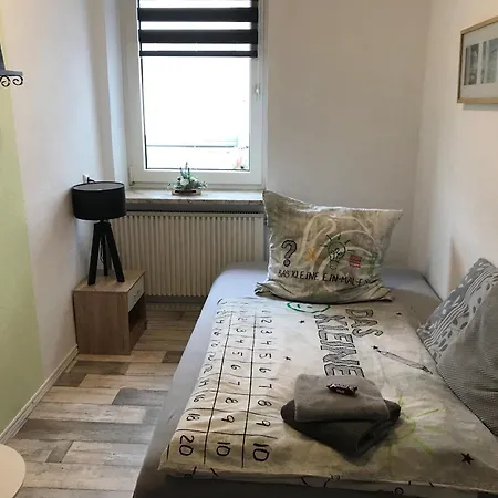 Bei Schuetts - Spiel Und Spass Im Garten Rund Um Eine Moderne *