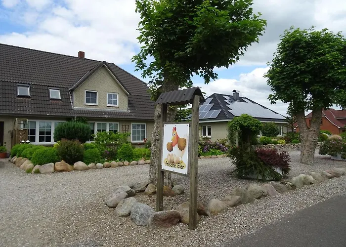 Bei Schuetts - Spiel Und Spass Im Garten Rund Um Eine Moderne Janneby