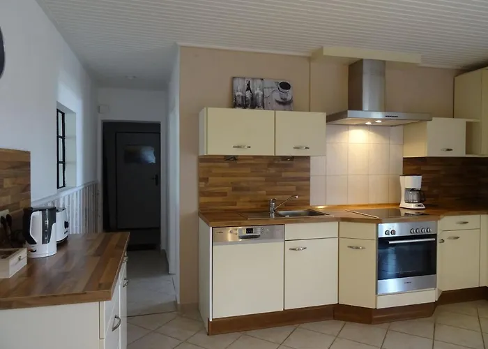 Bei Schuetts - Spiel Und Spass Im Garten Rund Um Eine Moderne Janneby