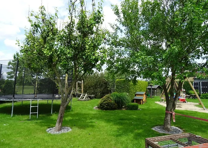 Bei Schuetts - Spiel Und Spass Im Garten Rund Um Eine Moderne Janneby