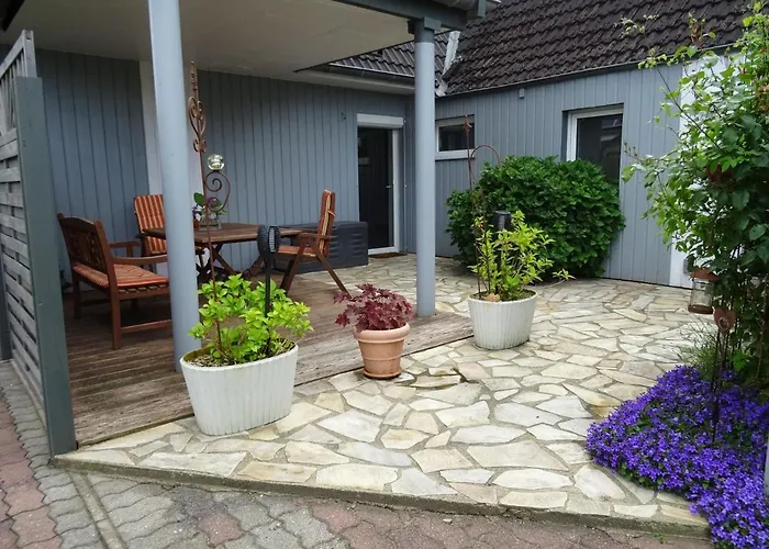 Bei Schuetts - Spiel Und Spass Im Garten Rund Um Eine Moderne Janneby