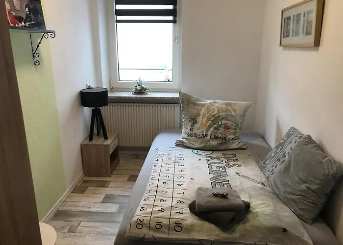 Bei Schuetts - Spiel Und Spass Im Garten Rund Um Eine Moderne *